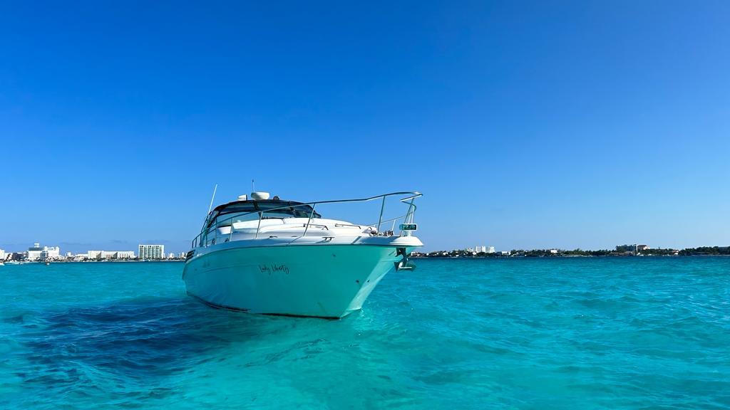 Alquiler de Yates en Cancún – Experiencia Premium en el Mar Caribe