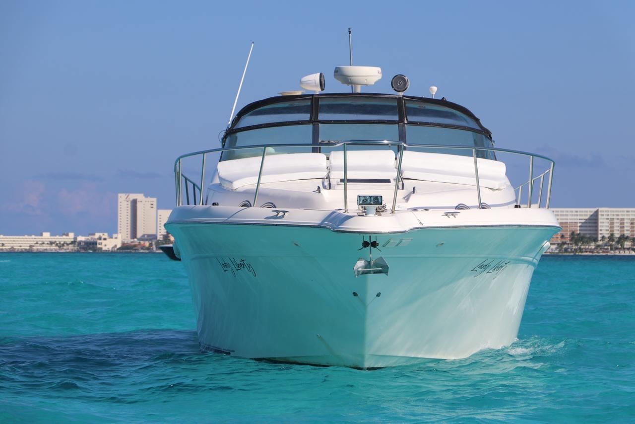 Alquiler de Yates en Cancún – Experiencia Premium en el Mar Caribe
