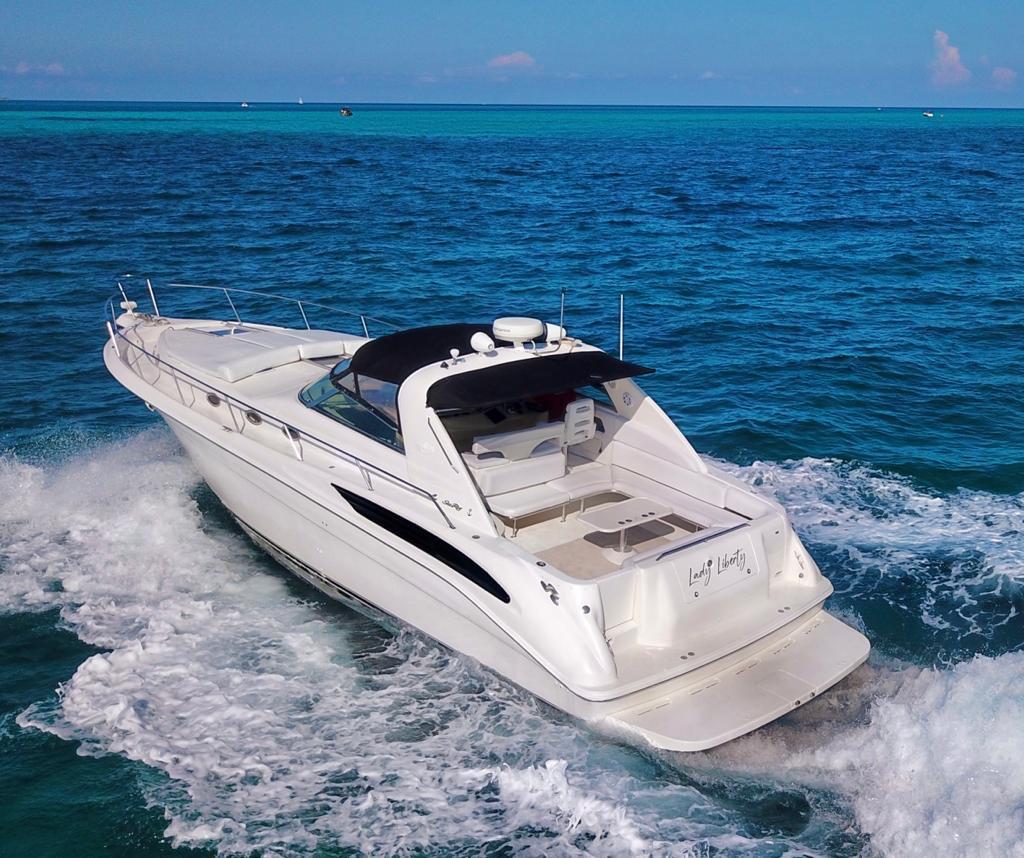 Alquiler de Yates en Cancún – Experiencia Premium en el Mar Caribe
